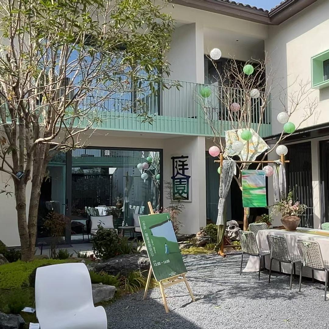 安吉青闲人文艺术酒店