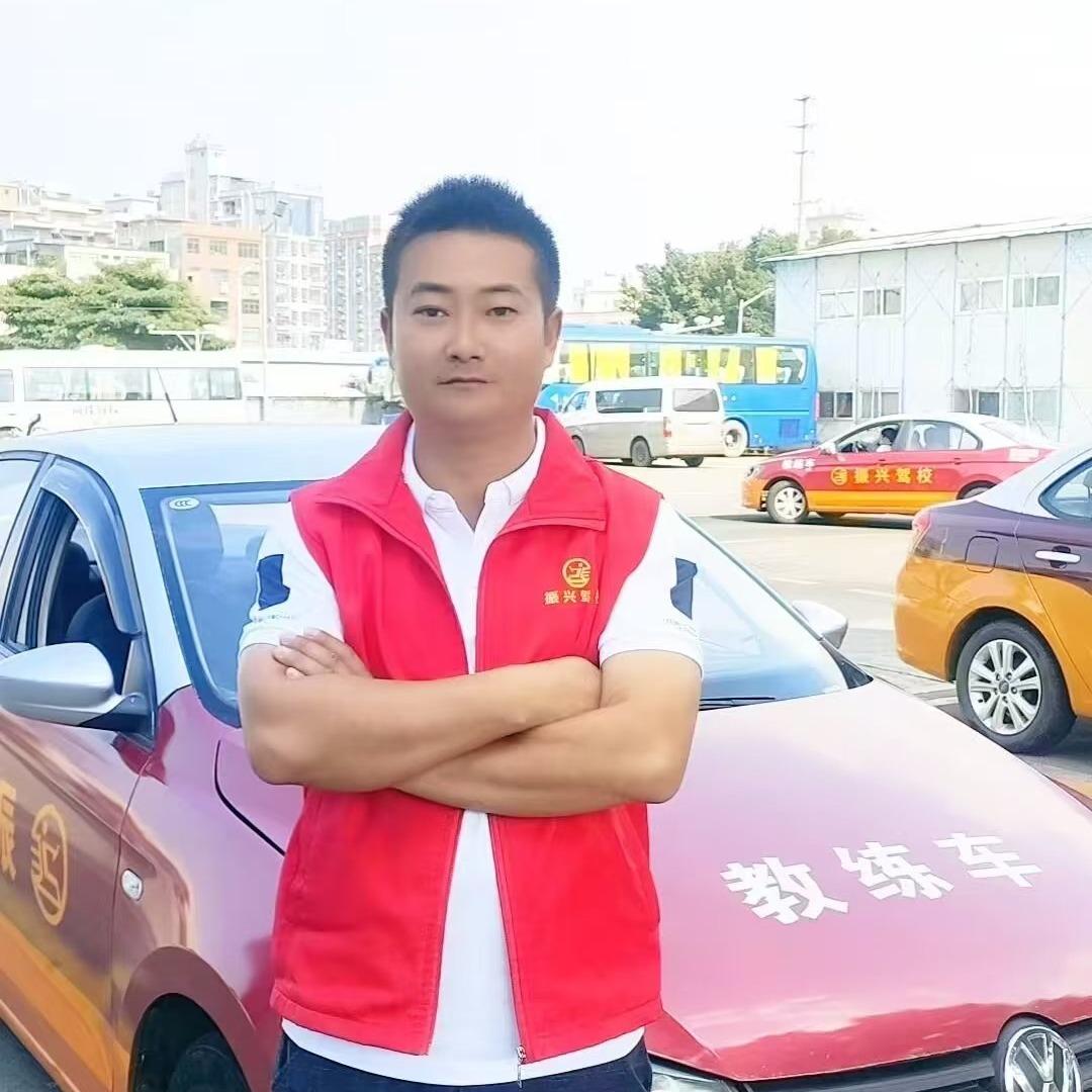 东莞振兴驾校何教练
