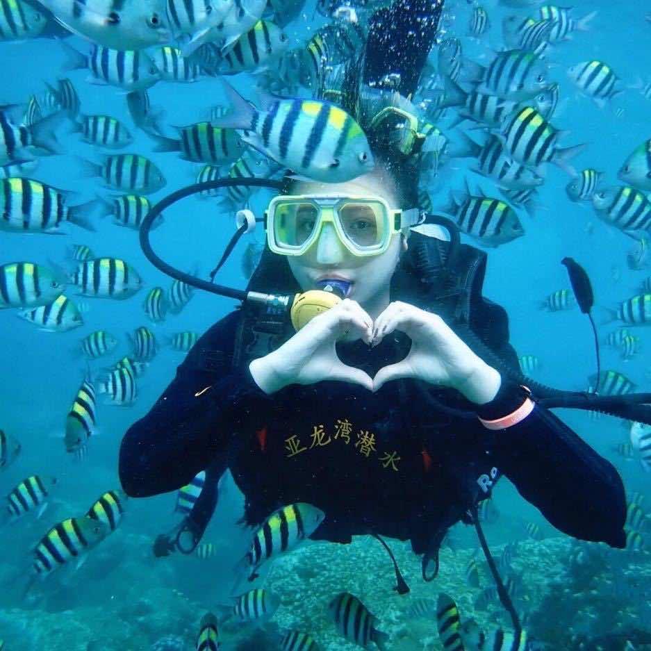 亚龙湾珊瑚礁深海潜水俱乐部