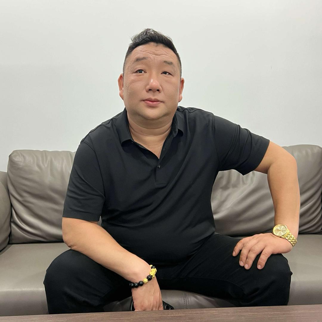 欧铂尼全屋定制步王楼梯（电梯）