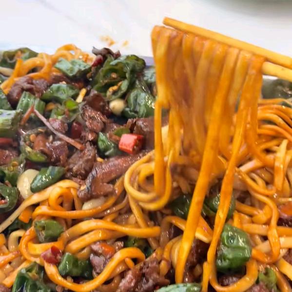 小馋嘴辣子鸡盖面