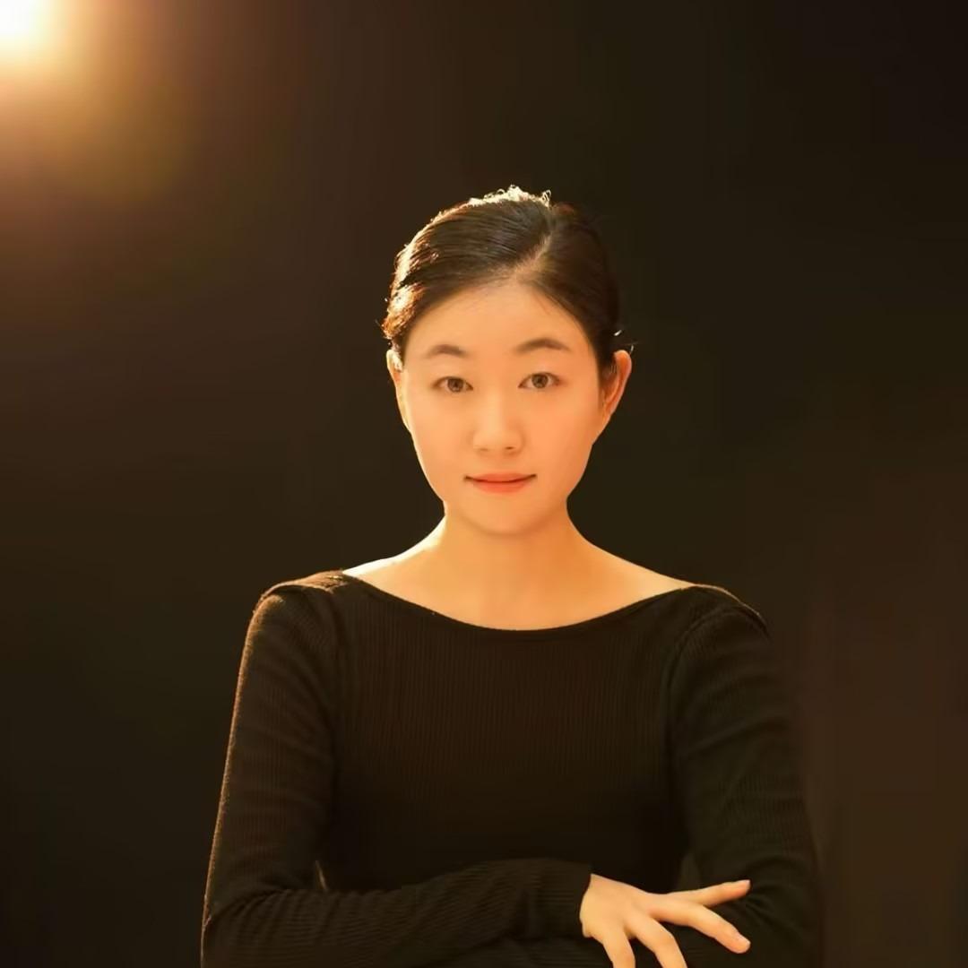 名骏小师妹修车