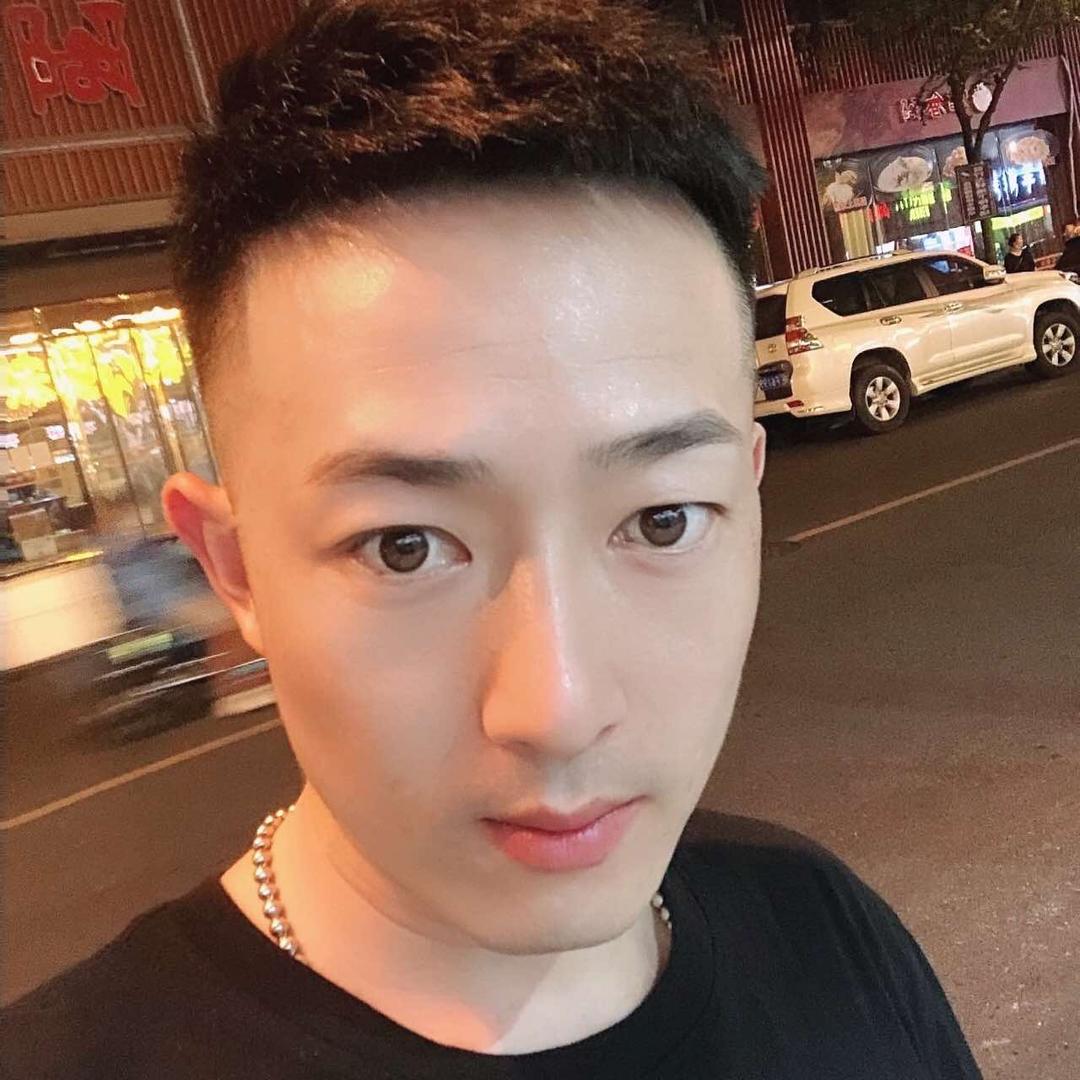 烤鱼 大叔