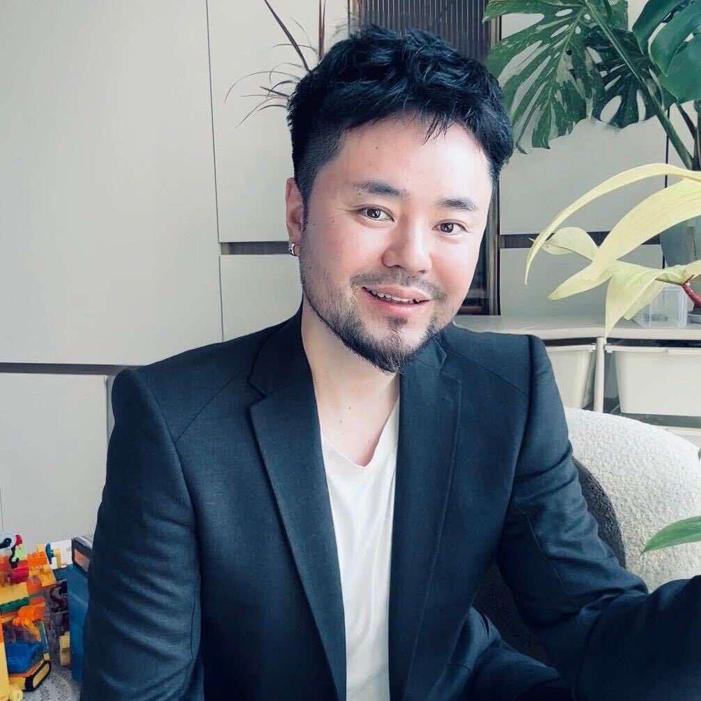 虹取美馆霍广亮—专注烫发26年