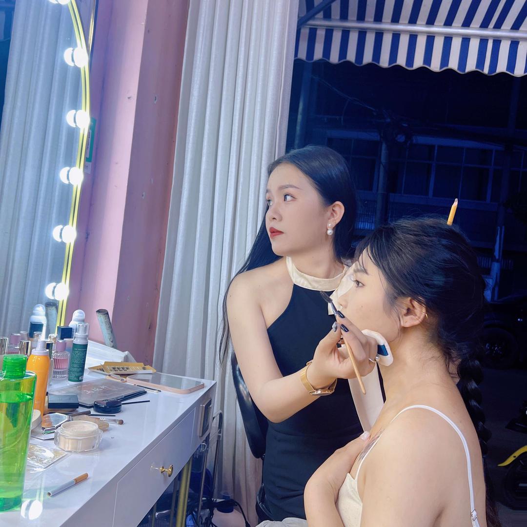 孟定璐璐美甲店