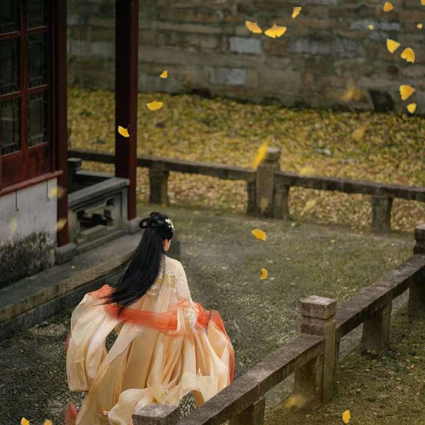 鹊踏枝妆造摄影工作室