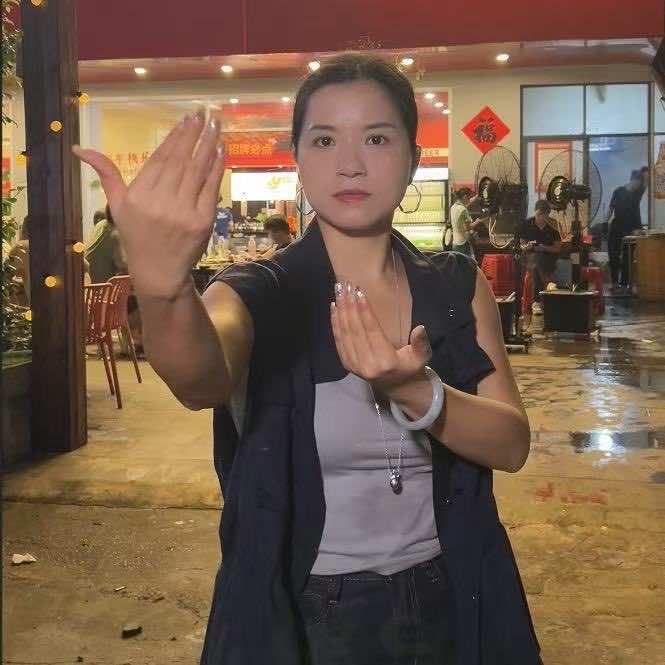 小余总-芳姐烤羊连锁官方号