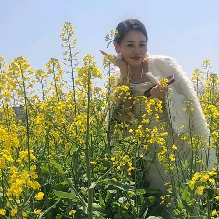 高新区三个女孩美容院