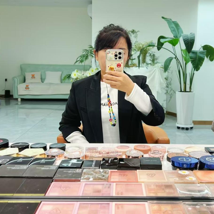 在哈尔滨做化妆的妍希