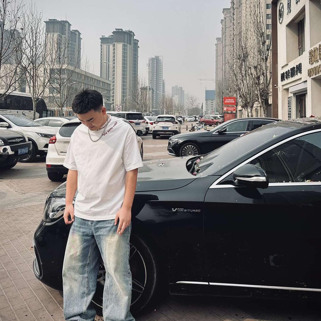 杨斌接发染发店长