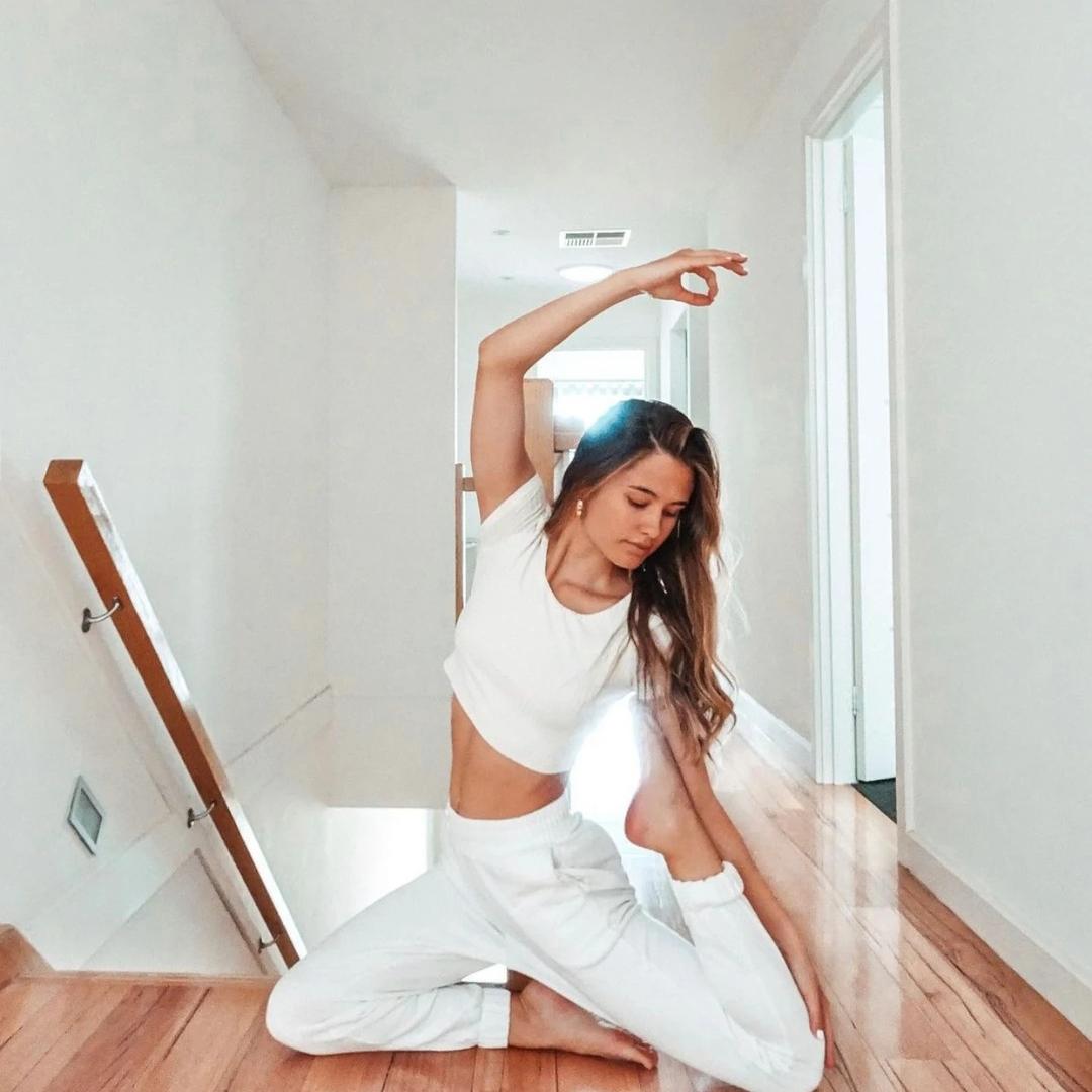 邯爱沐汐（刘华）唯尼瑜伽概念生活馆