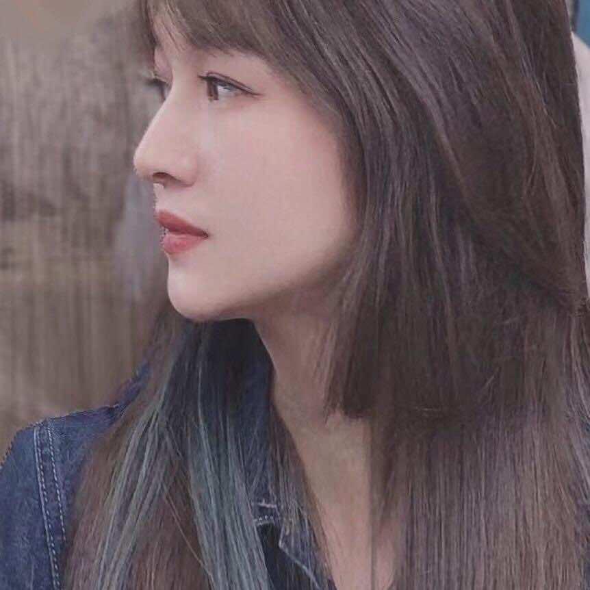 吴三岁酱香烧烤老板娘