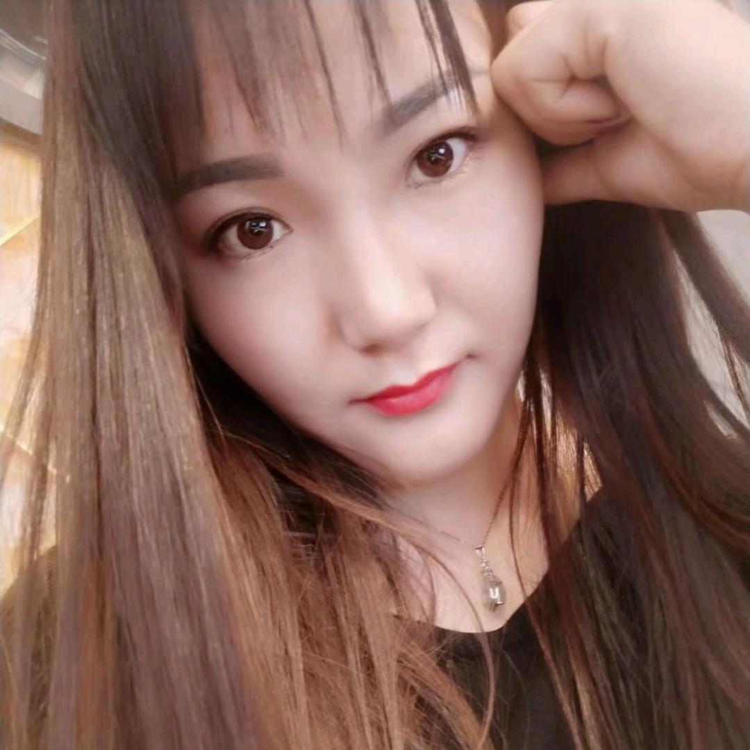鸭恋虾火锅烧烤老板娘
