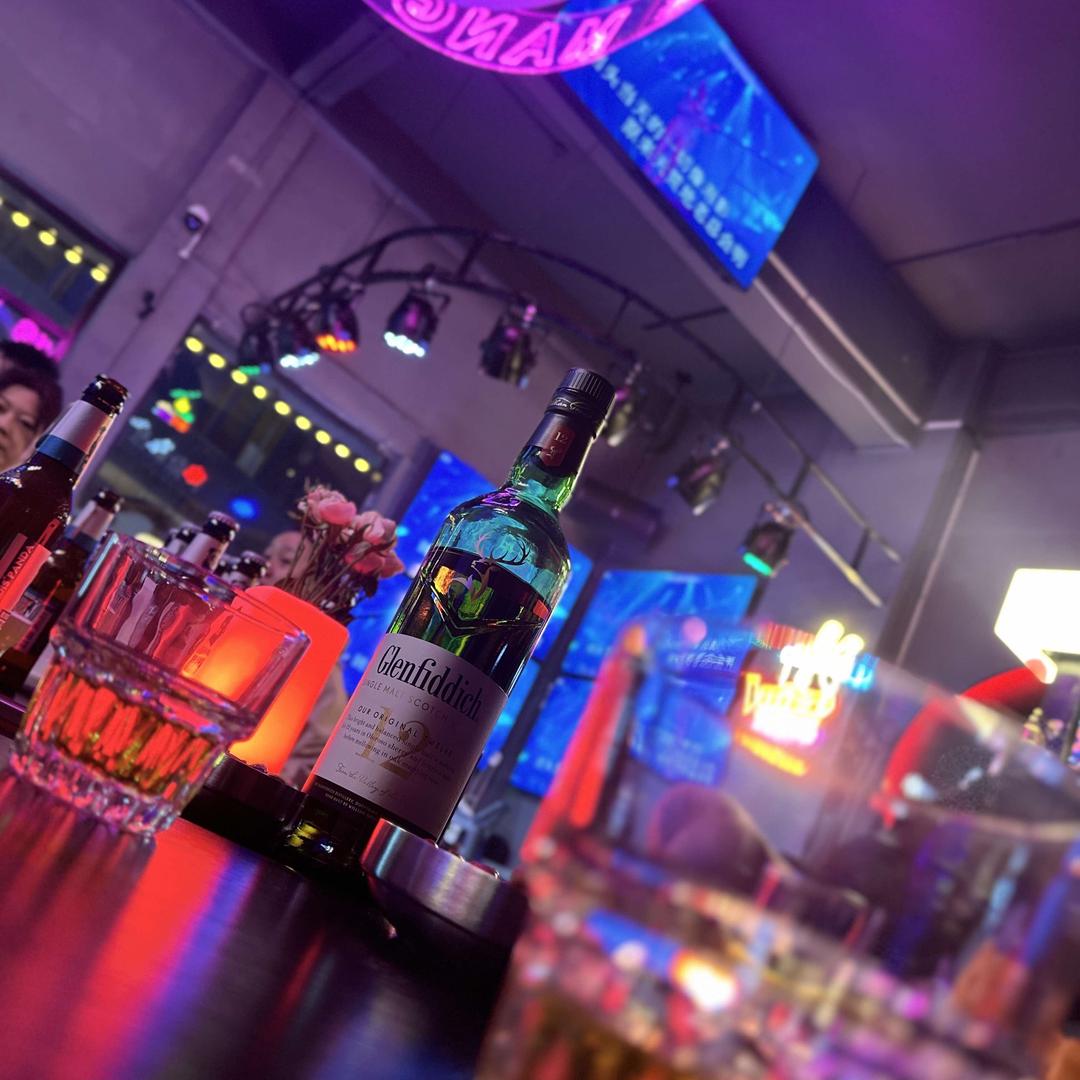 盲盒青年社交酒吧