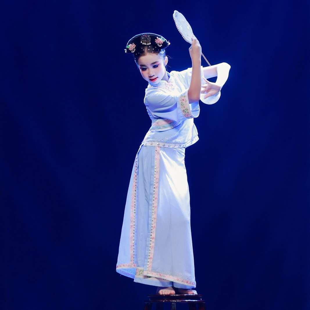 爱舞蹈的小卿（卿艺艺术）