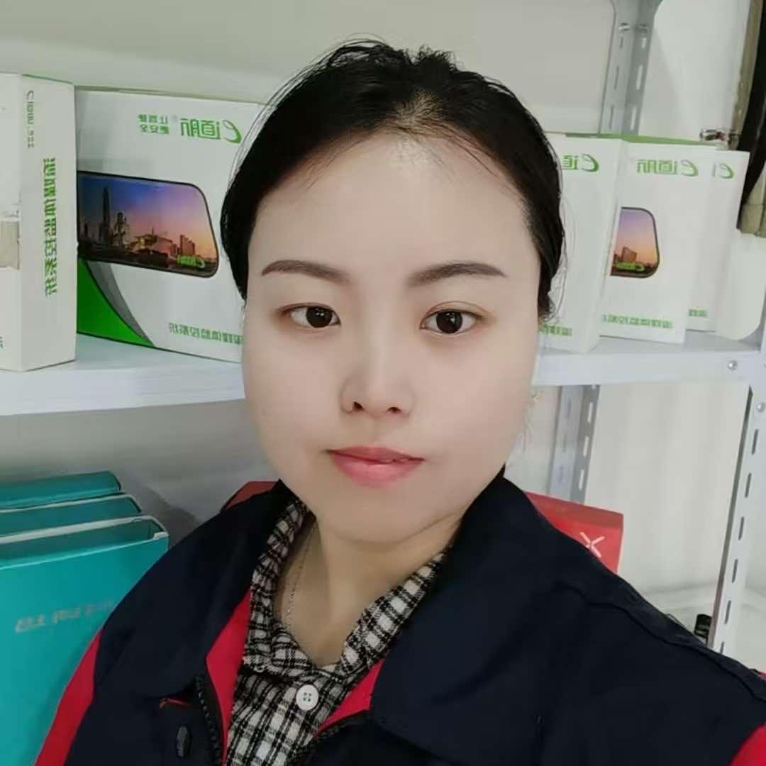 在崇阳修车的小曾