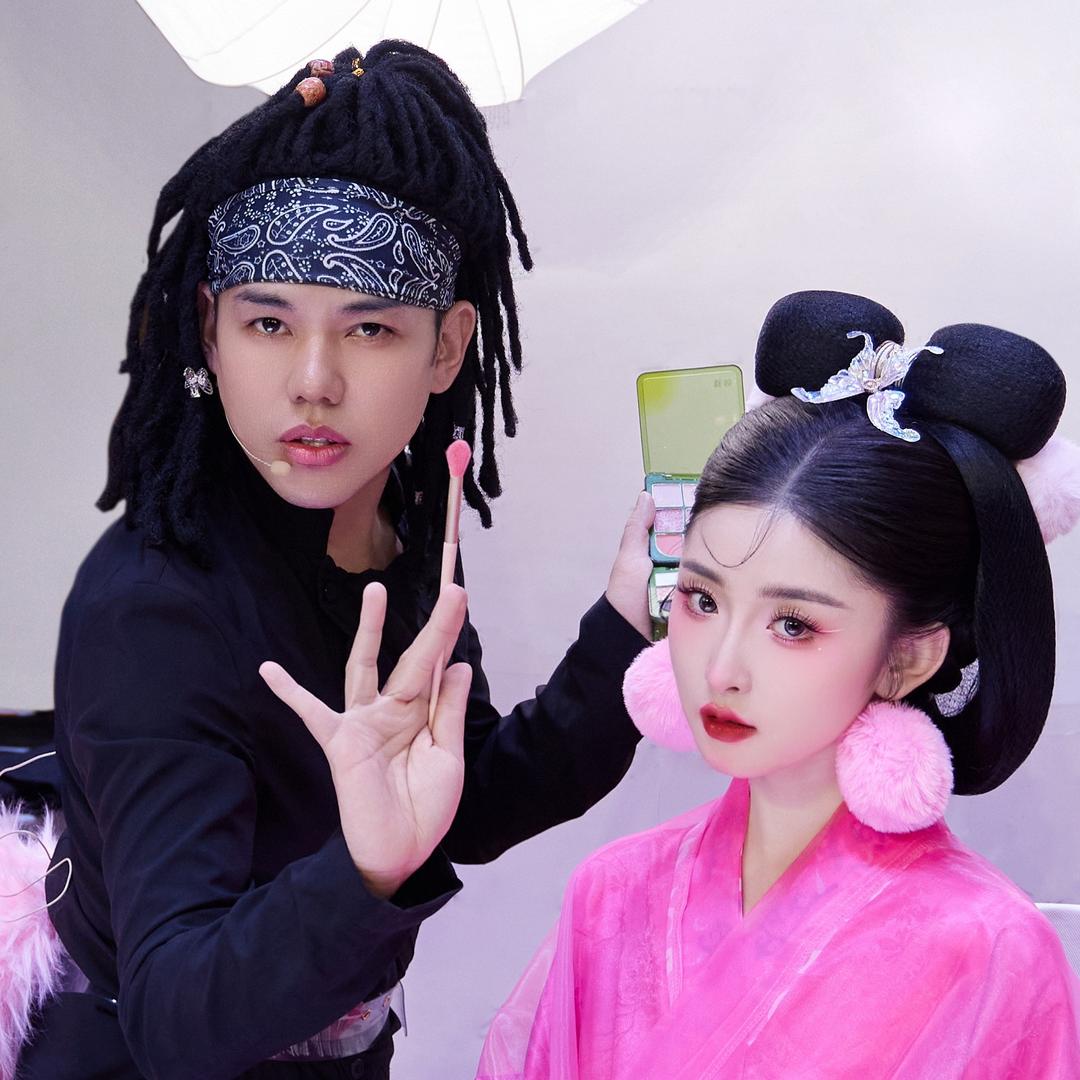 郑州周鼎艺素化妆美甲学校