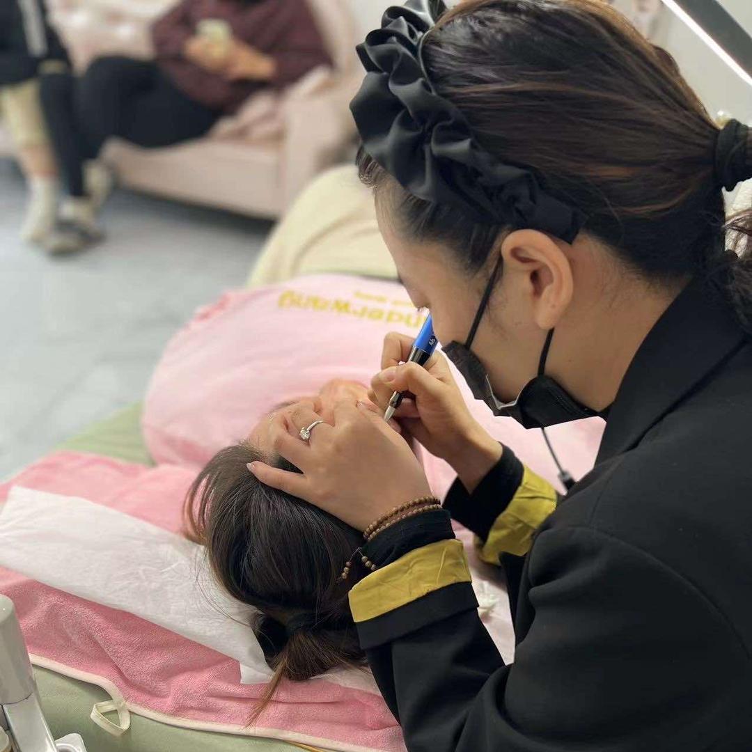 滨海眉清目绣