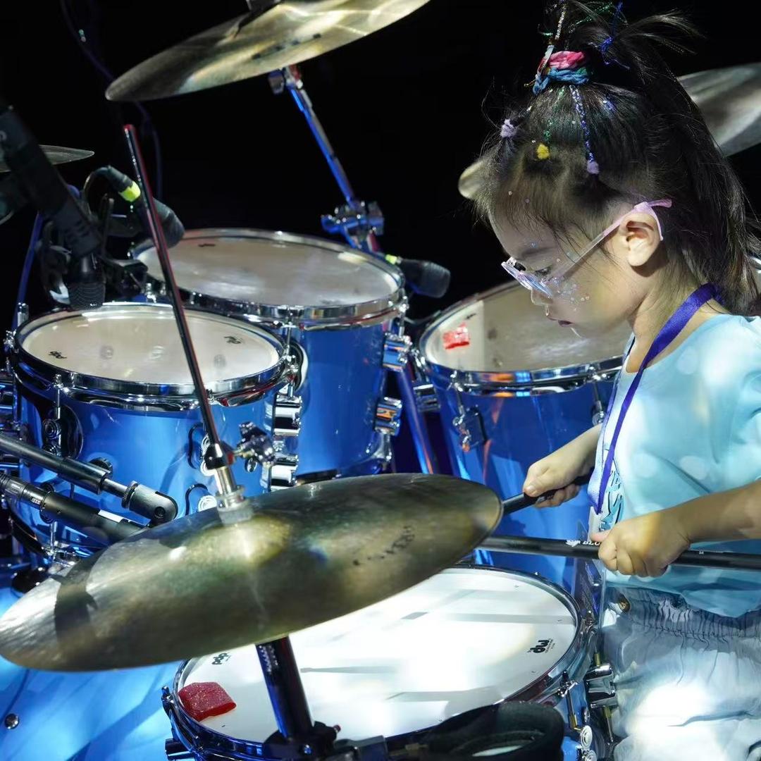 我跟妈妈学打鼓（大连多蒙架子鼓）