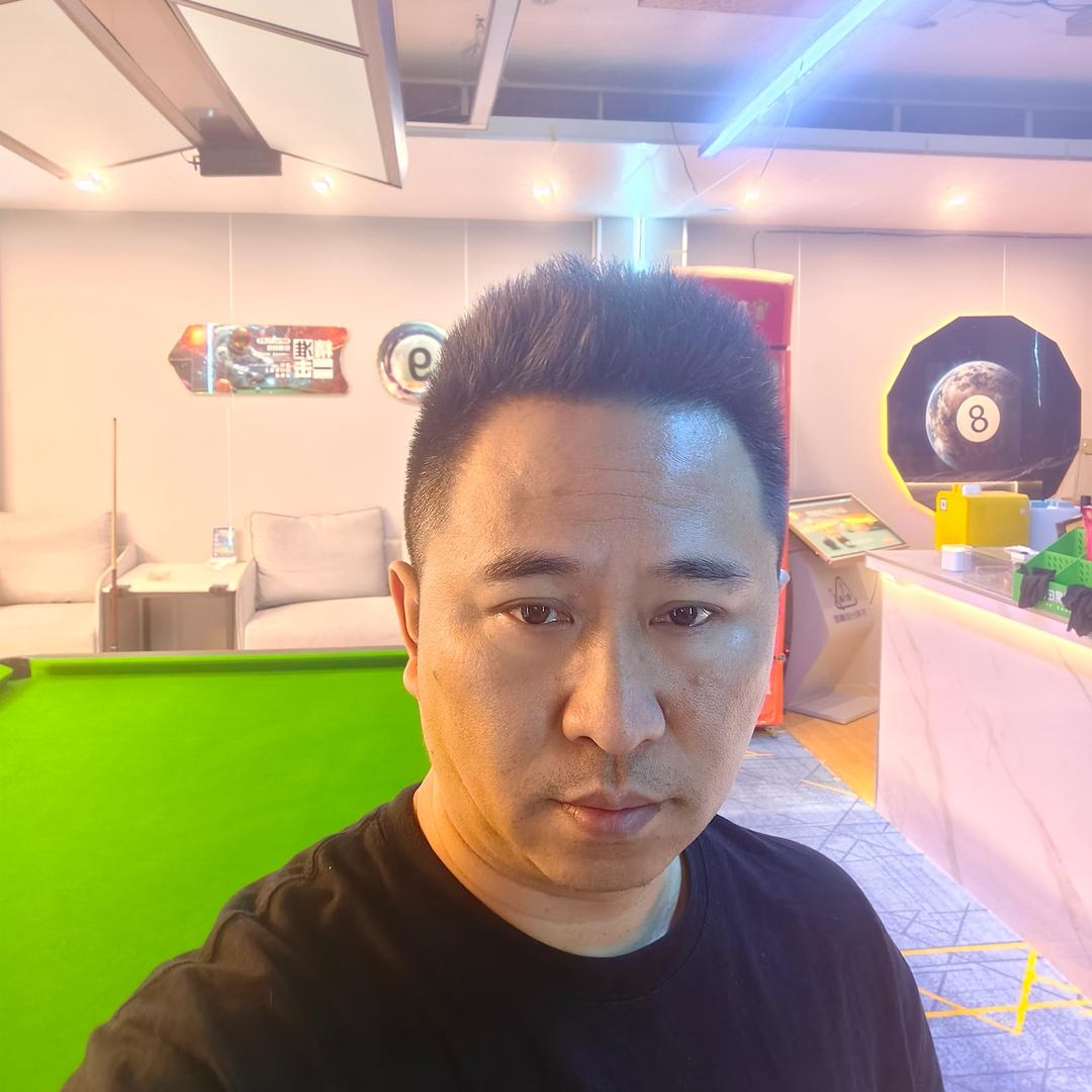 在郫都区开台球馆的陈哥