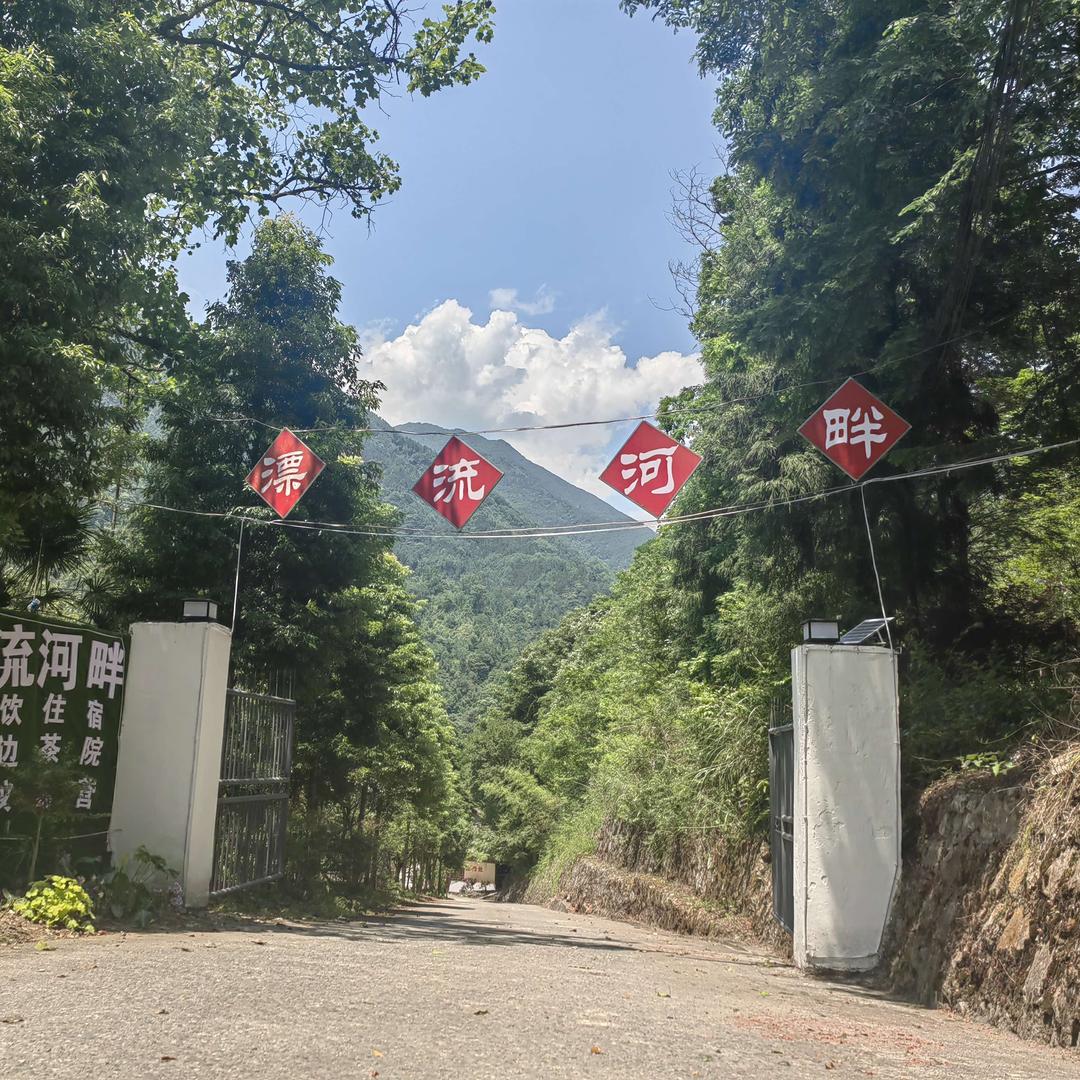 漂流河畔餐厅·烤肉·柴火鸡·团建聚会