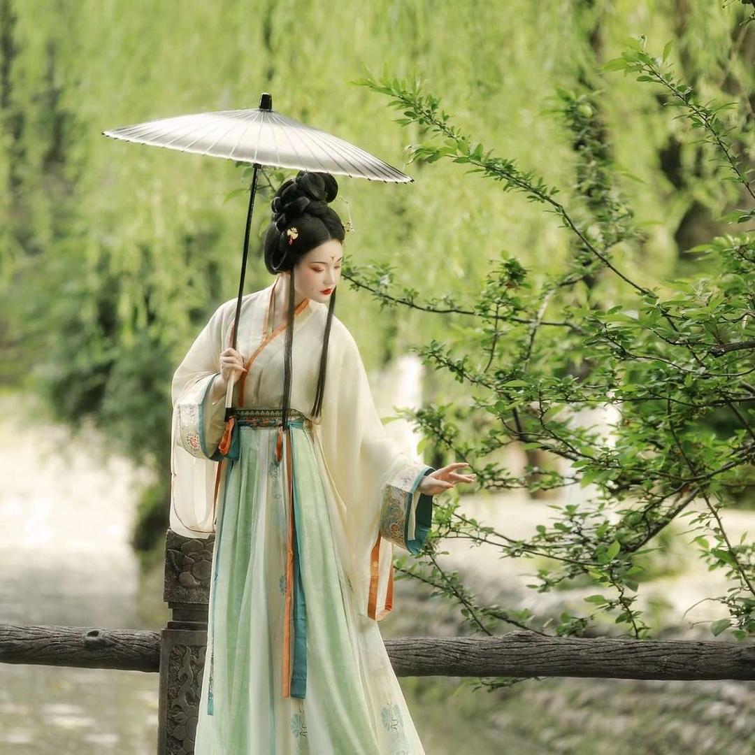 庐山市东林古镇汉服旅拍馆（东林大佛店)