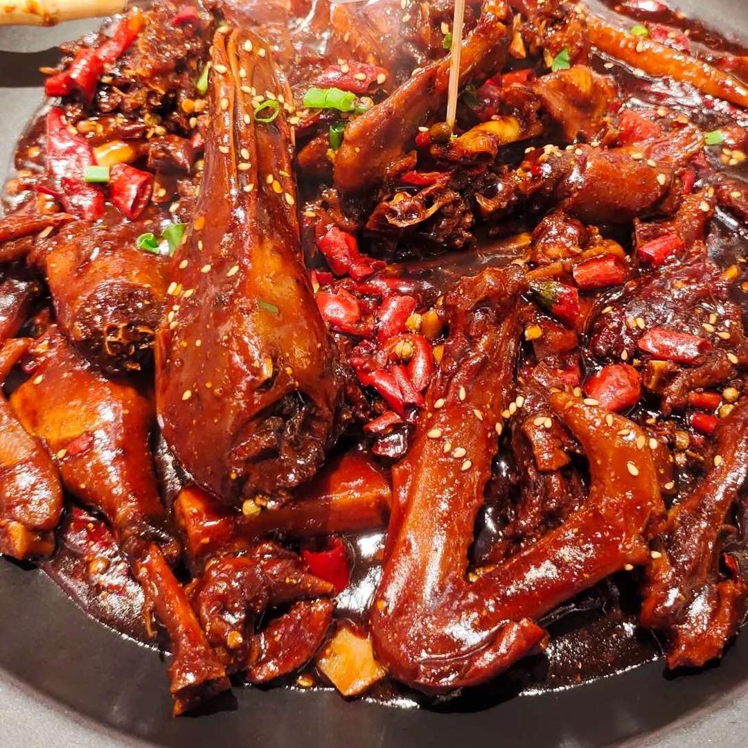 磨小肆.杰哥四哈黑鸭煲