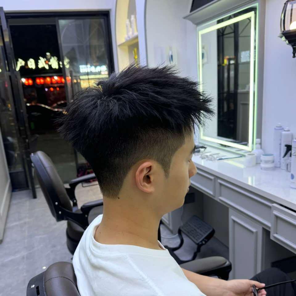 匠心美发烫染店(天朗莱茵小城店)官方号