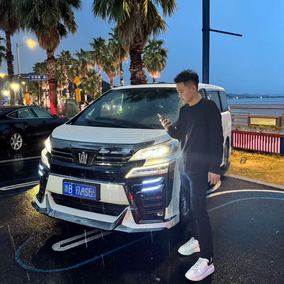 蓝鲸灵出行租车