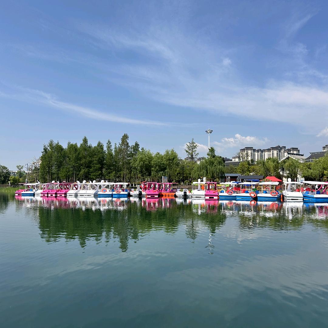 青华海水上乐园