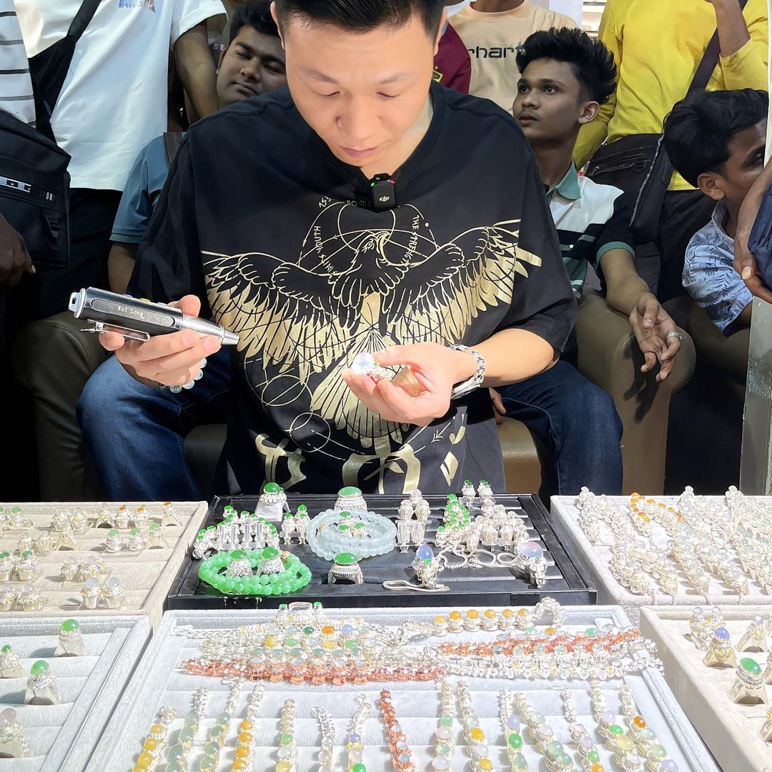 老罗在翡翠源头