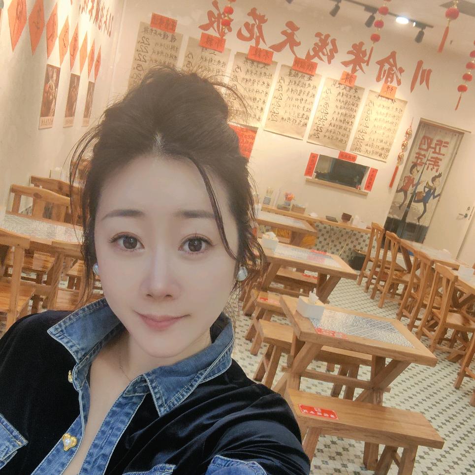 囍嬢嬢米线老板娘