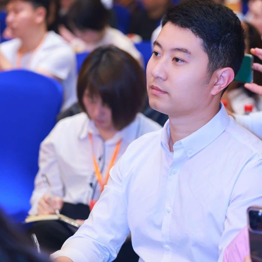 发彩地·发頔黑头部健康管理
