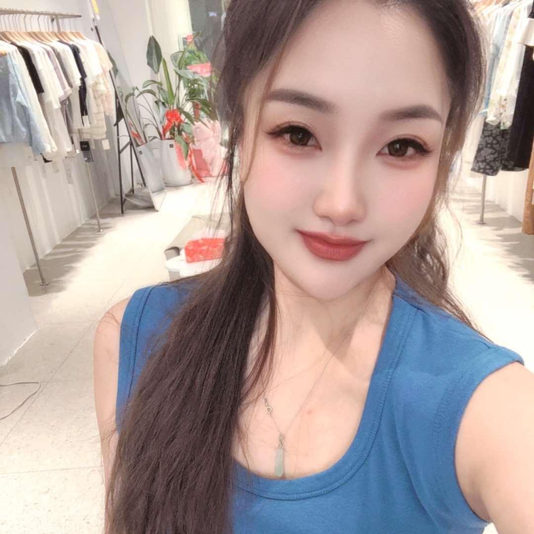 源创女装集合店