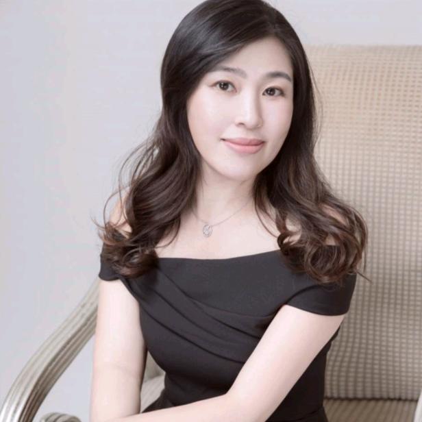 麦吉丽 授权专柜米姐总监