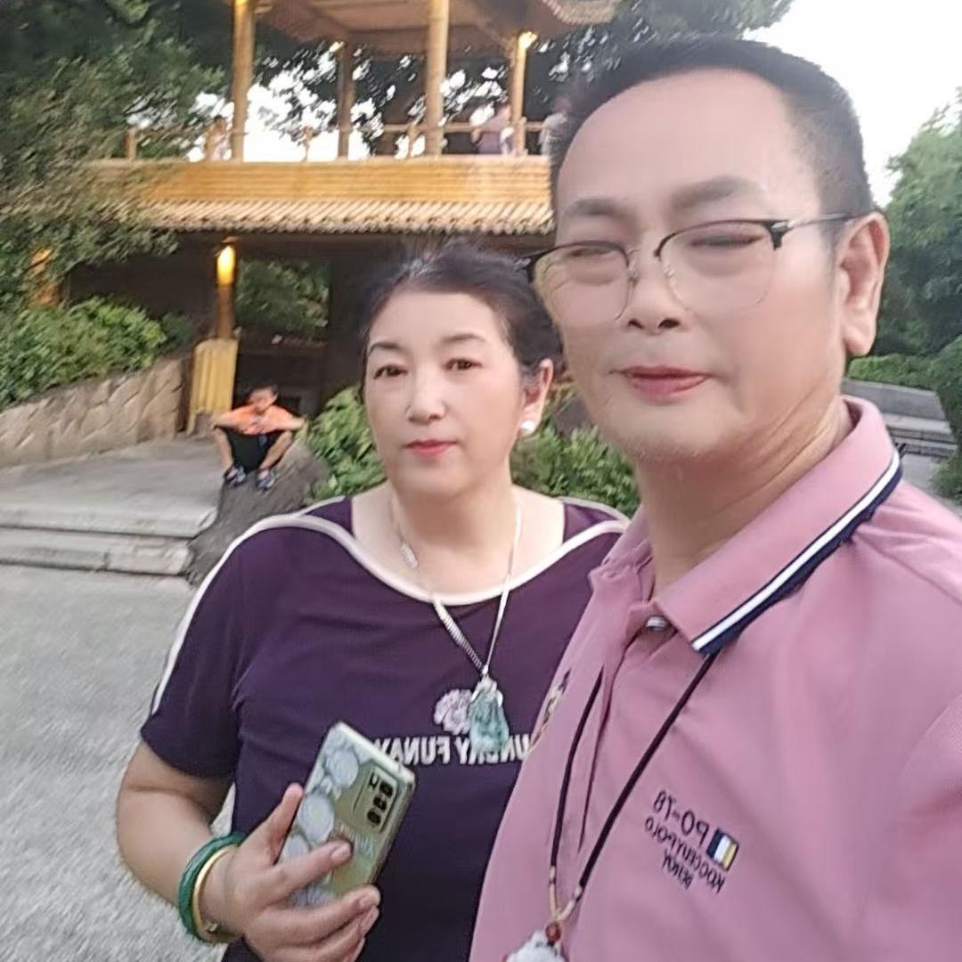 怡利鸿鑫钢材吴小羊肉火锅城