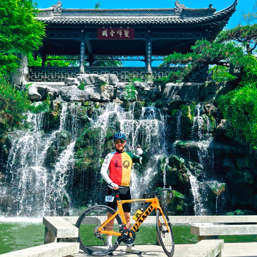 开着拖拉机迎接你的到来