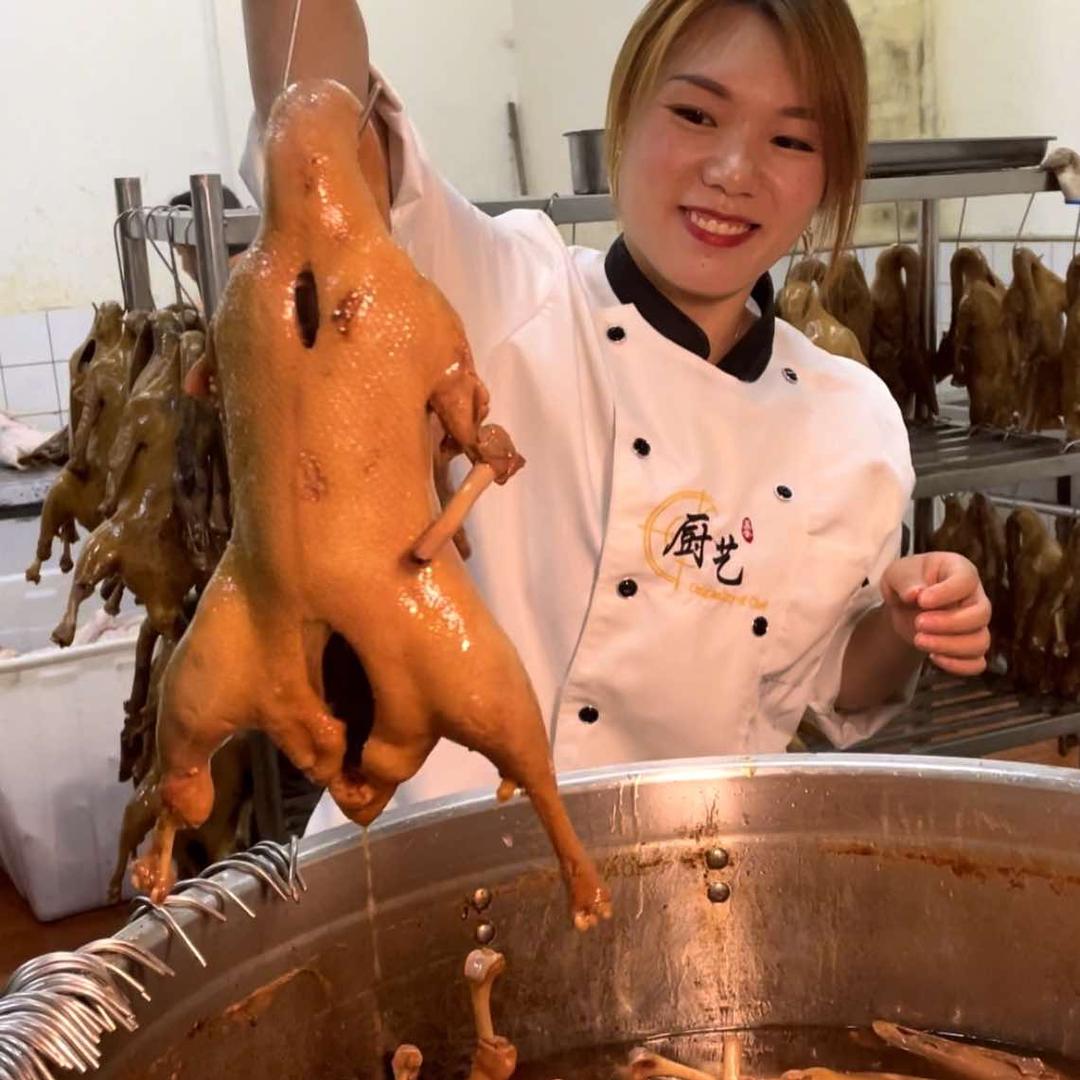 渝快卤荣昌卤鹅小胡