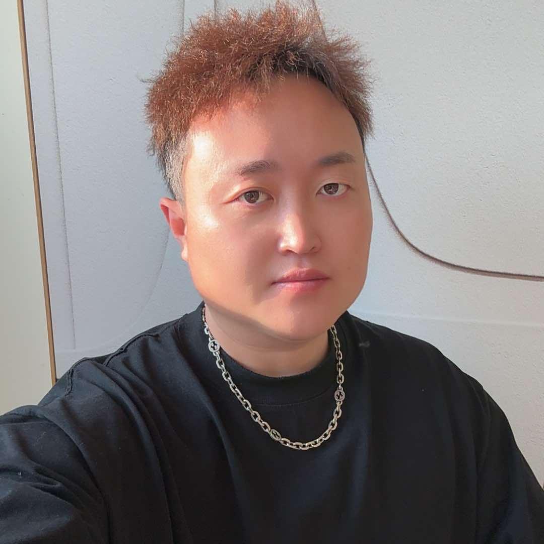 宵辉发型定制