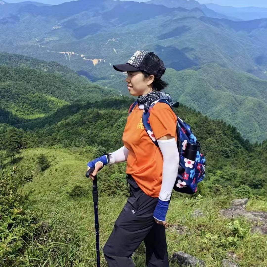 易美·古今内衣店华金莲