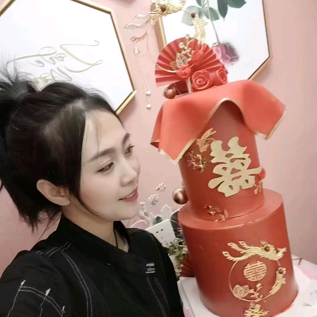 土旗做蛋糕的小猫