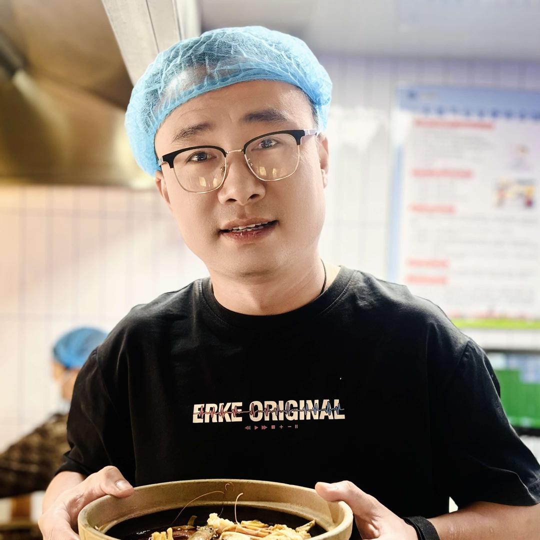 固嫩王婆砂锅（新中东街店）