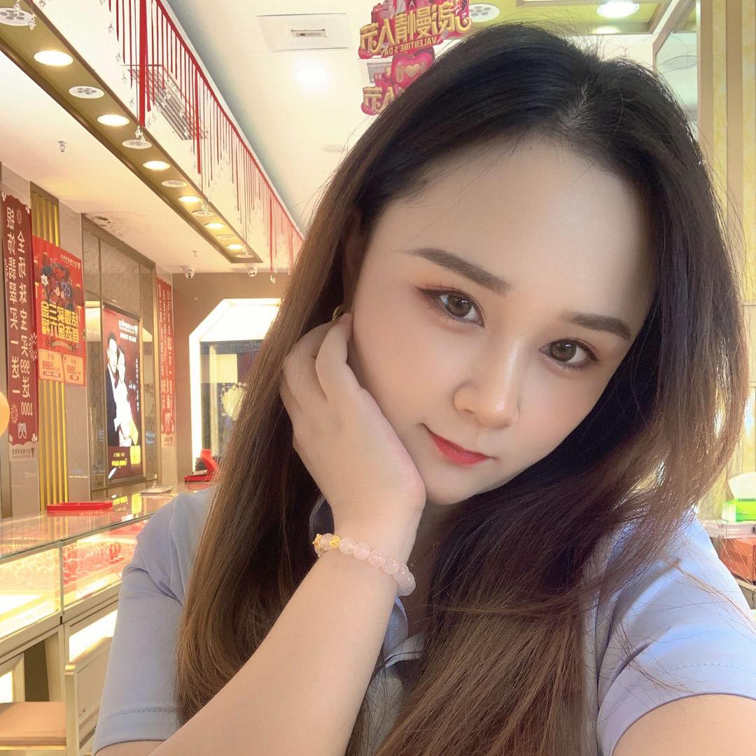 在望谟卖珠宝的小小朱