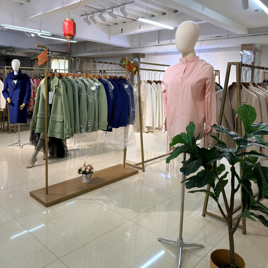 艾依服饰工厂集合店官方账号