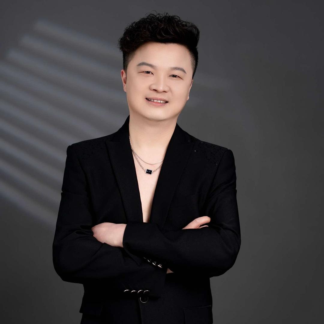 发型师阿新