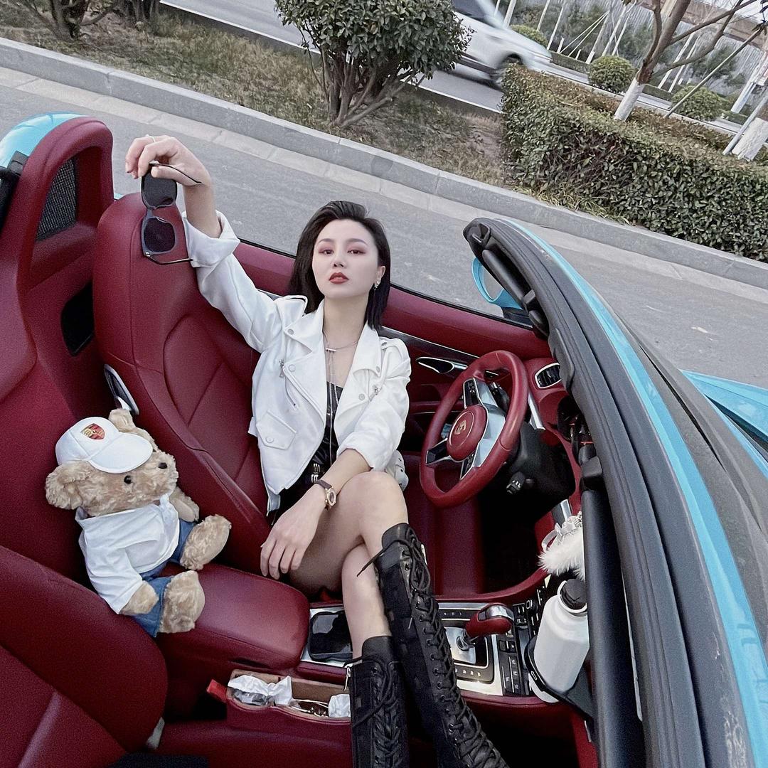 Rlv酒吧三个小负婆🌚负责人梦梦