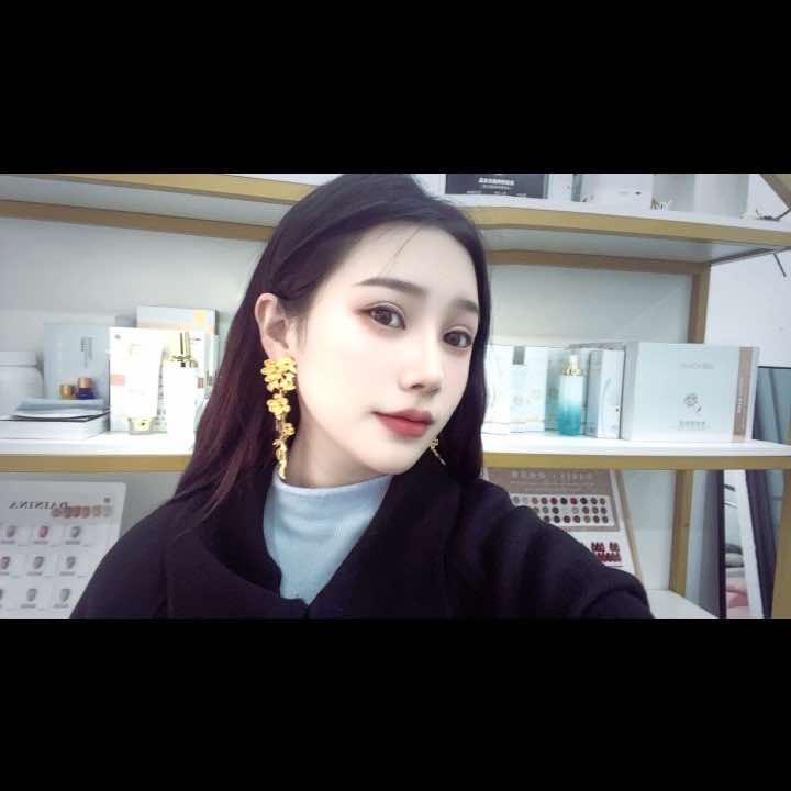 毛芯美甲店