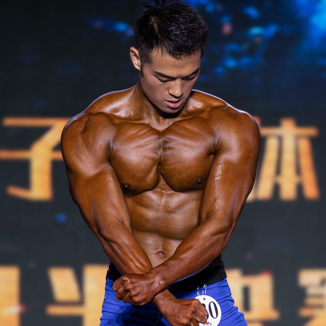 严式少年(追高有方）