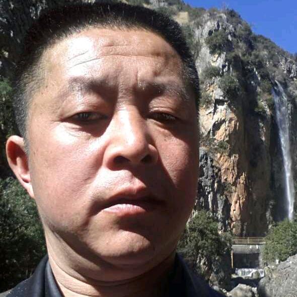 卤德神在新都做醉鸭头卤味