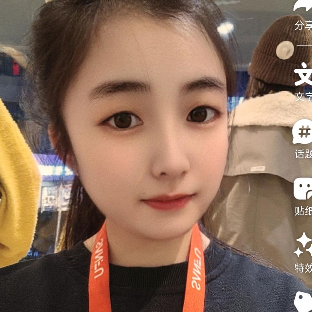 三福时尚春天店主管小爱